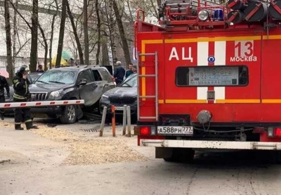 На Коровинском шоссе в Москве произошел взрыв внедорожника, при этом еще два автомобиля получили повреждения